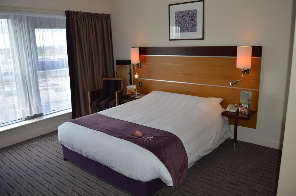 Premier Inn Dublin Airport Swords Ngoại thất bức ảnh