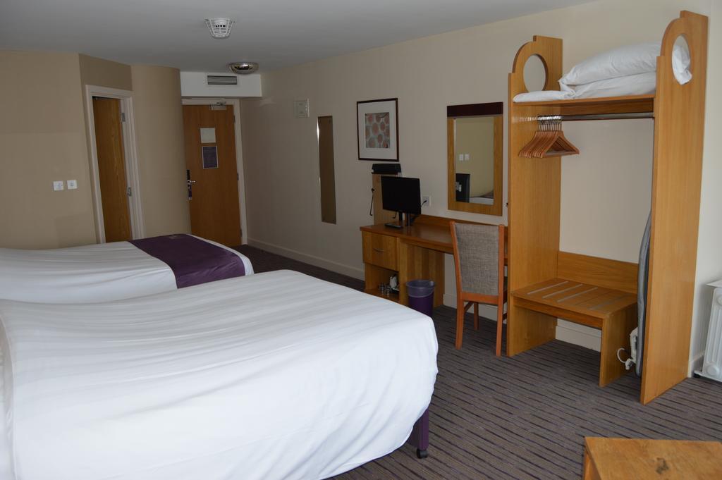 Premier Inn Dublin Airport Swords Ngoại thất bức ảnh