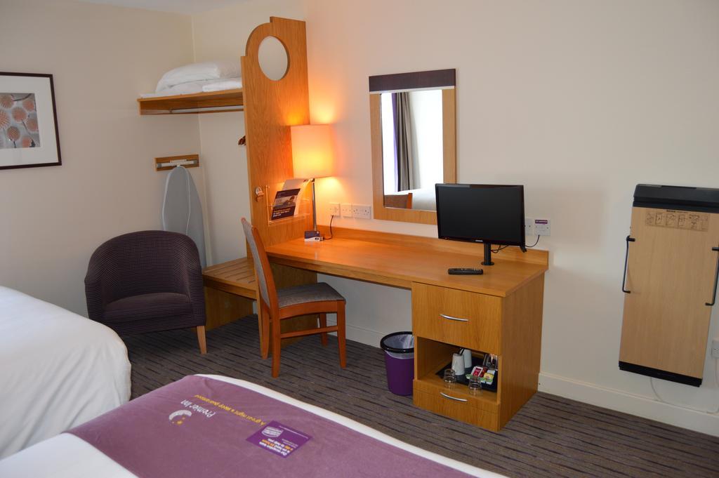 Premier Inn Dublin Airport Swords Ngoại thất bức ảnh