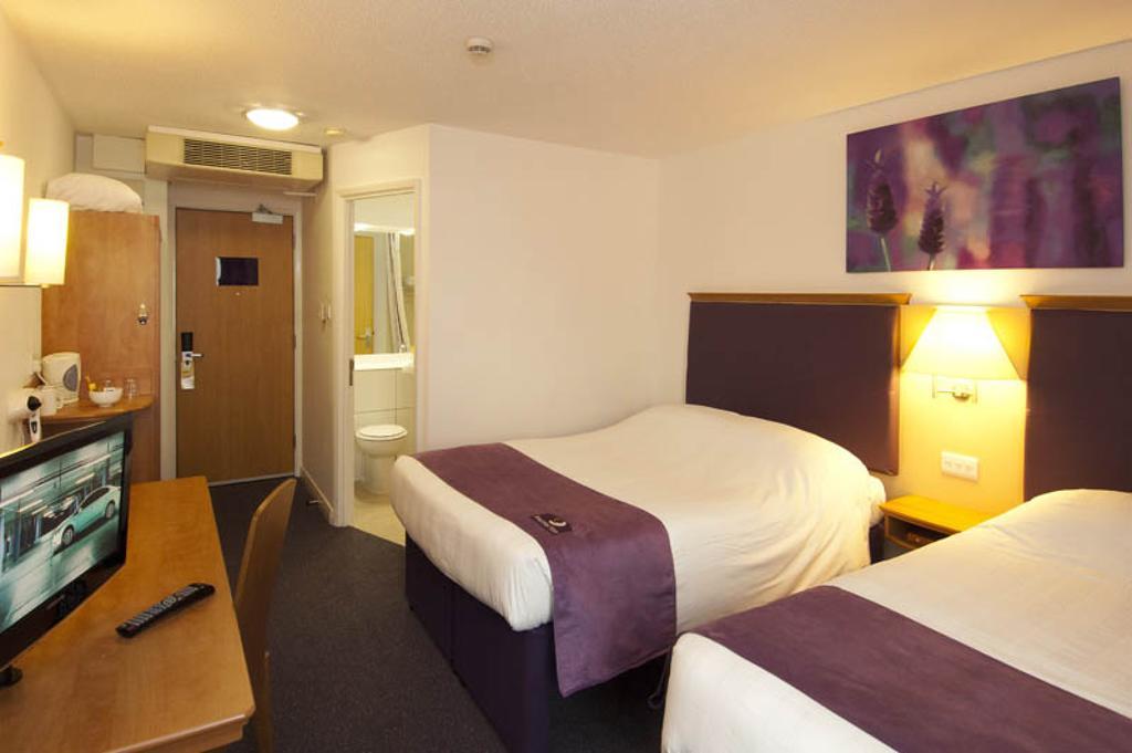 Premier Inn Dublin Airport Swords Ngoại thất bức ảnh